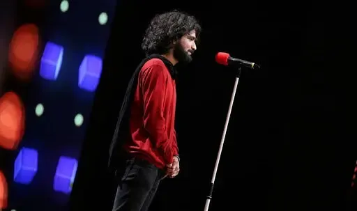 اجرای دلنشین عرفان طهماسبی در نیمه نهایی عصر جدید