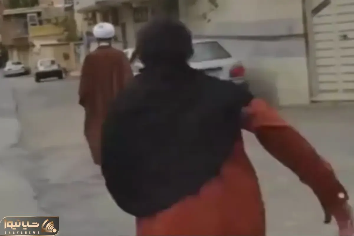 (ویدیو) پرت کردن و هتک حرمت به عمامه یک روحانی توسط دختر جوان!
