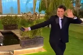 آواز شاد؛ رقص ادایی این مرد با آهنگ شاد ترکی ترند که همه یه دور باهاش چالش رو رفتن