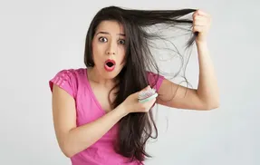 علت ریزش مو در خانم ها چیست و چگونه درمان می شود؟