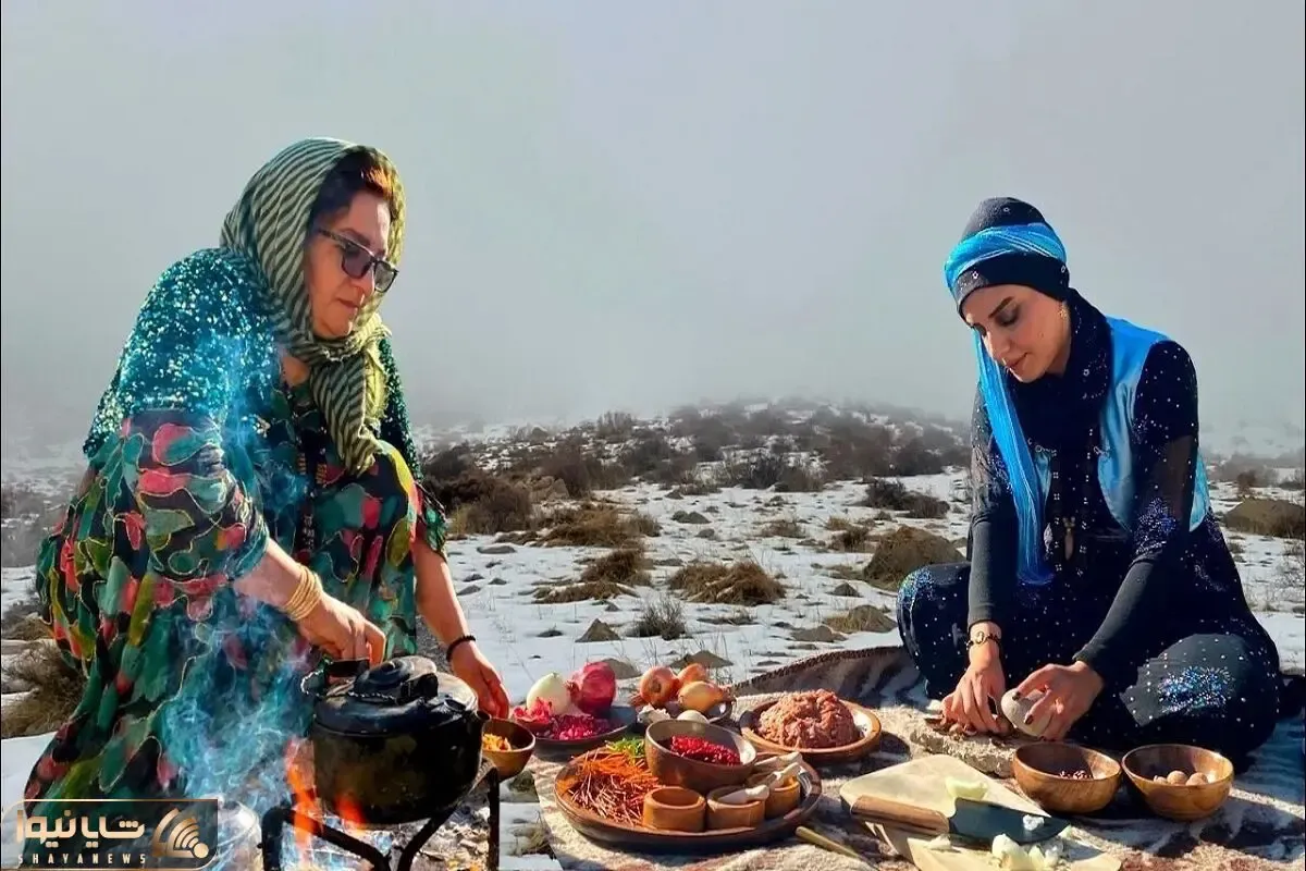 غذای خوش پخت دهاتی؛ مادر و دختر تو طبیعت دلنواز برفی چه گردو پلو دلچسبی طبخ می کنن
