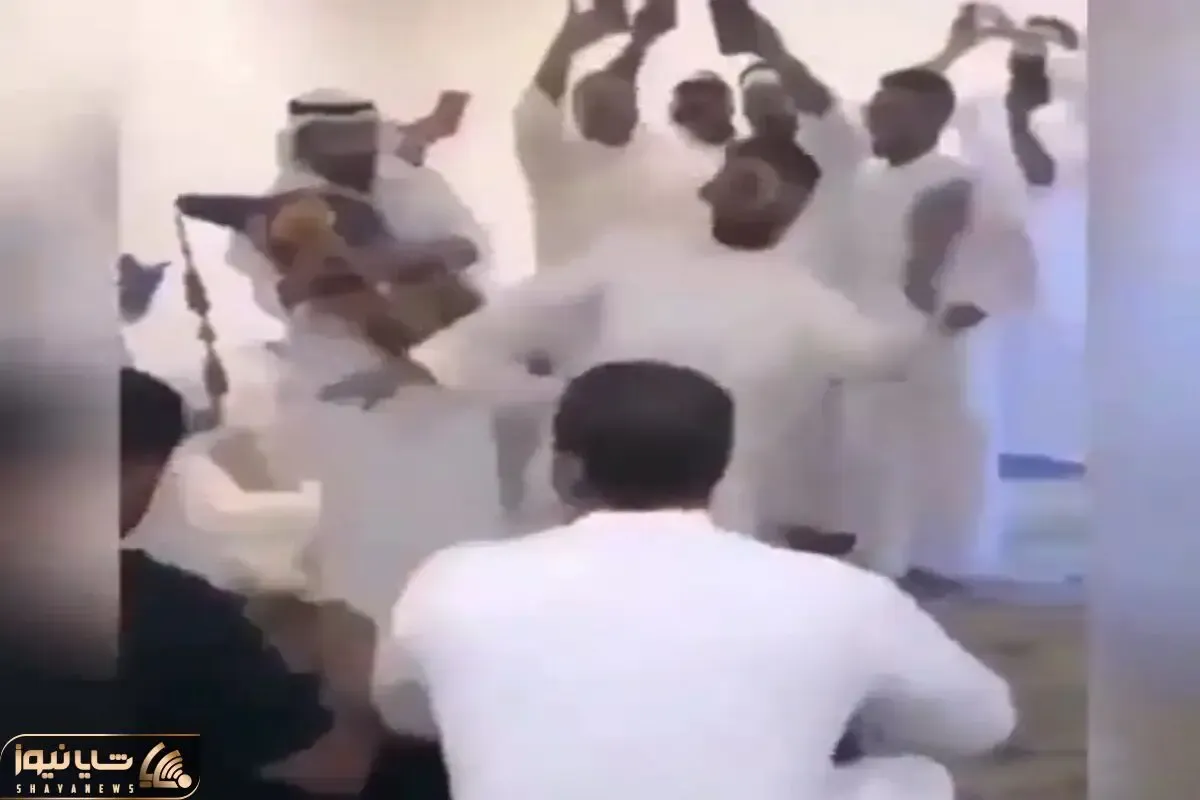 آواز شاد؛ پسر جوون چه قشنگ شبیه مار شلنگی لرزوند رقص عربی مردونه سال جدیدو آپدیت کرد