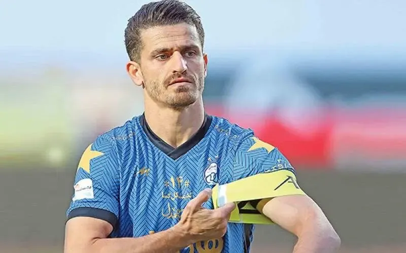 (ویدیو) بالا بردن جام قهرمانی توسط وریا غفوری؛ کاپیتان همیشه محبوب