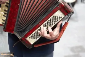 آواز خیابانی؛ ببینید آهنگ ساری گلین رو چطور اشک آور و سوزناک اجرا می کنن