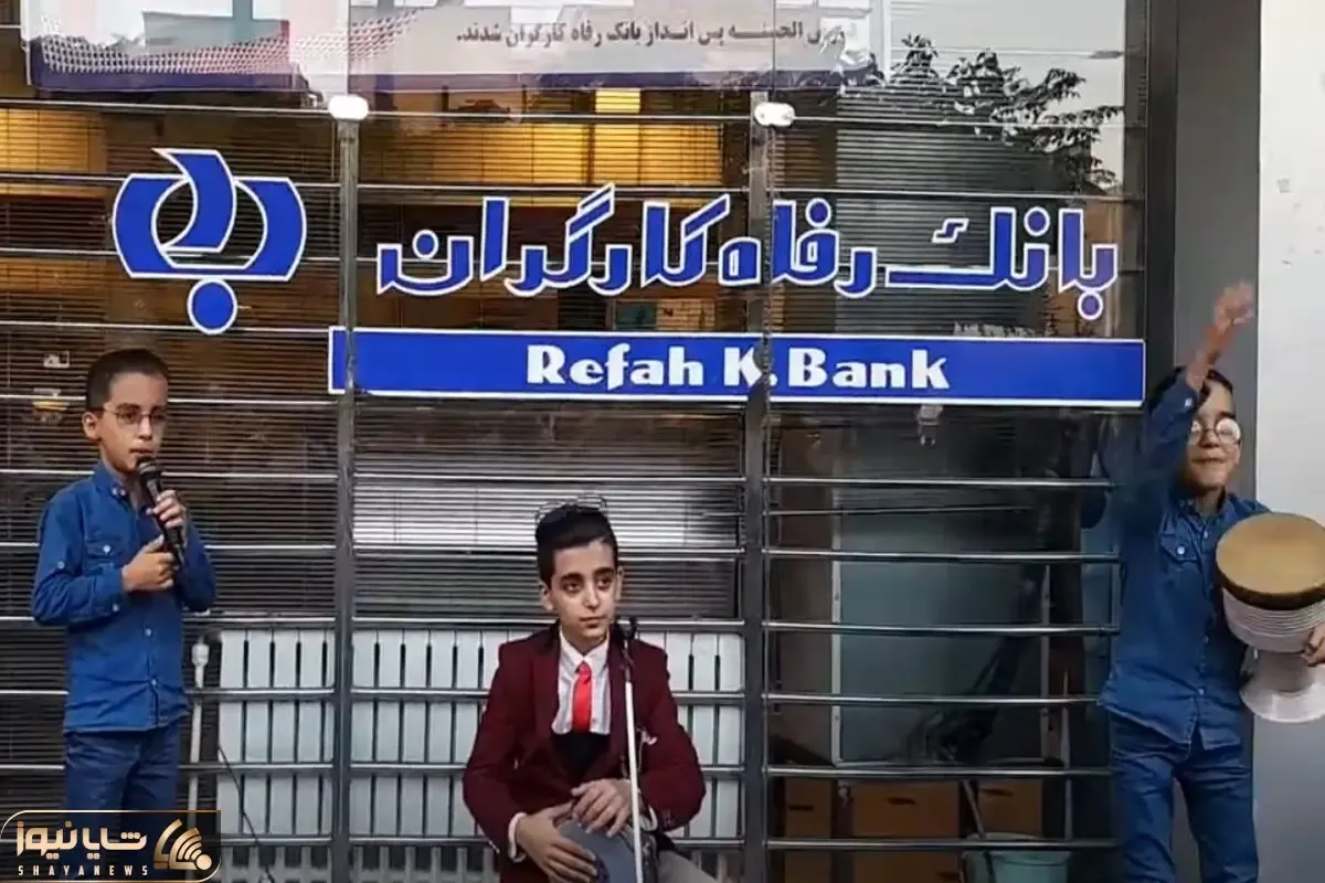 آواز شاد؛ سه قلو فنچ پسر تو خیابون سیا نرمه نرمه میخونن مرده دست میزنه دعواش میکنن