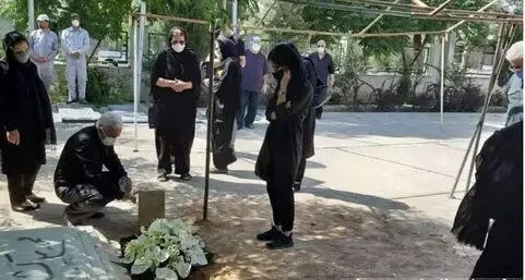 خسرو سینایی غریبانه اما کنار محمد علی کشاورز آرام گرفت + بیوگرافی و عکس