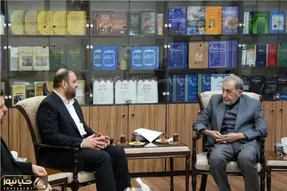 دیدار نماینده حزب‌الله با ولایتی در تهران؛ تأکید بر قدرت مقاومت و حفظ سلاح