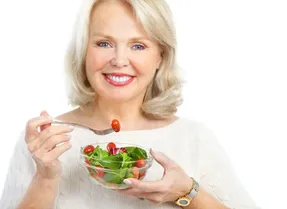 تغذیه زنان با افزایش سن چه تغییراتی لازم دارد؟