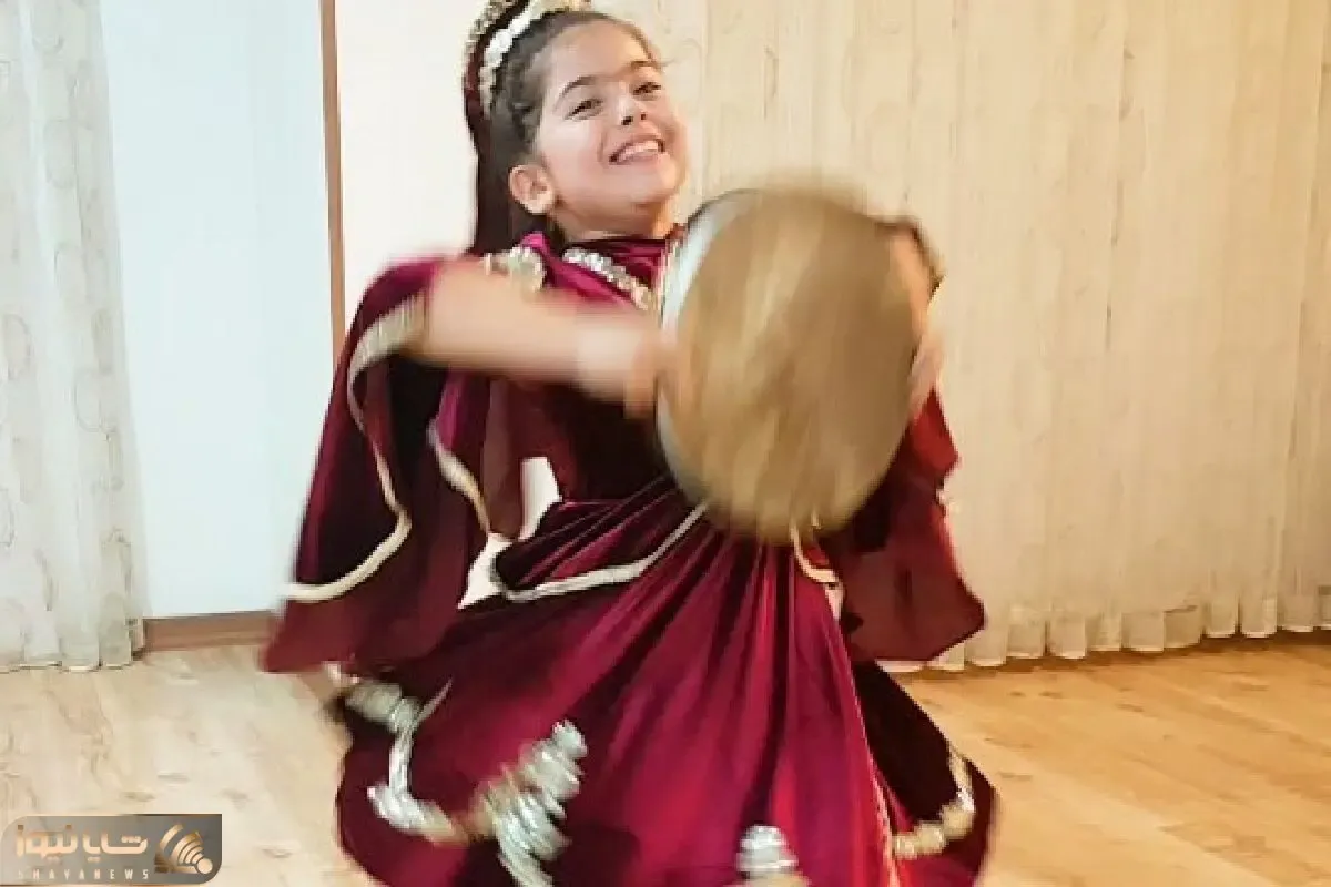 آواز شاد؛ ننه ووی آذربایجان وروجک قیزلری با لباس قجری چه رقصی میکنه ماشاالله