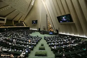 حواشی لحظه قرعه‌کشی در مجلس؛ روبوسی نمایندگان با نیکزاد