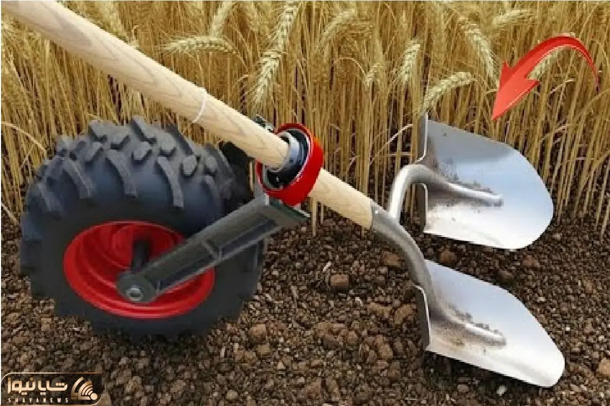 ابتکارات؛ آقای اصلاح طلب بیلشو دو منظوره کرد هم شخم بزنه هم بذر بکاره