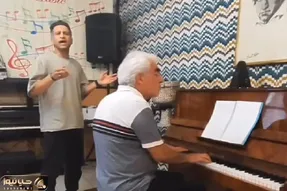 آواز بهشتی؛ مرد جوان زیر نوای پیانو پیرمرد آهنگ شبزده حامدی خوند و چرت همه رو پروند