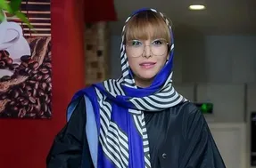 (عکس) خودنمایی به سبک فریبا نادری با پوششی عجیب و غریب!