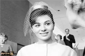 سفر به ایام قدیم سال 1959؛ فرح دیبا در حال نسخه پیچی برای مملکت
