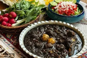 آشپزی حرفه ای؛ صفر تا صد پخت قورمه سبزی و همه نکات مهم واسه لعاب دار شدنش