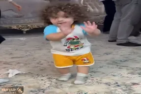 آواز شاد؛ بعد از دیدن حرکات این بچه آمار فرزندآوری تو ایران بالا رفت