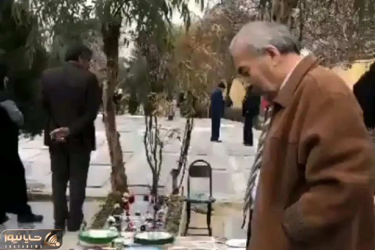 آواز احساسی؛ اشک های بی امان رضا عقیلی بر سرمزار فردین با آهنگ دیشب تورو تو خواب دیدم