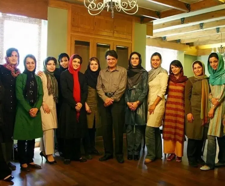 (عکس) دختران نوازنده که استادشان شجریان بود