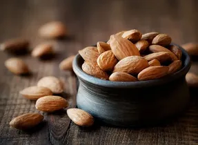 چرا باید بادام را به رژیم غذایی خود اضافه کنیم؟ هفت مزیت سلامتیِ خارق العاده بادام