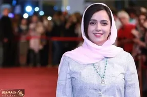 (عکس) پیگیری اهالی سینما از وضعیت ترانه علیدوستی مقابل زندان اوین