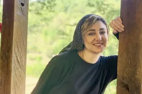 استایل جذاب ویدا جوان بر لب آب!
