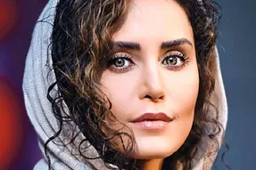 (عکس) تیپ لاکچری کافه گردی الناز شاکردوست با جغد فتوشاپی اش!