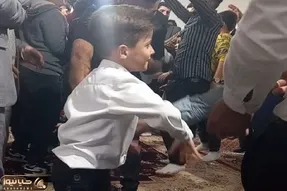 آواز شاد؛ پدر و پسر تو تنگنا چه رقص بابا کرمی میکننن همچین چیزی ندیدی هماهنگ و ریتمی
