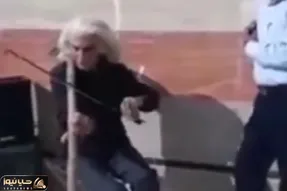 آواز احساسی؛ دوره گرد گیس بلند سفید با بیل چه دلنواز آهنگ جینگ جینگ ساز میاد رو زد
