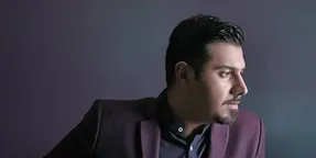لحظه واکسن زدن پدر خواننده محبوب