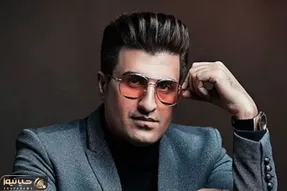آواز شاد؛ محسن لرستانی چنان با ادا و اصول پر بغض آهنگ فردا تو میایی رو خوند و رقصیدن