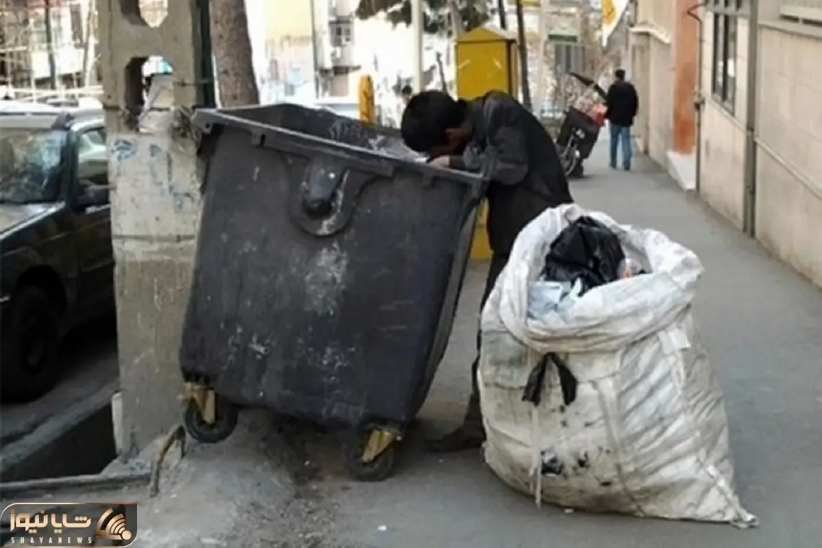 آواز سوزناک؛ مرد زباله گرد نصفه شب چه آهنگ جیگر سوزی میخونه قلبت به تاپ تاپ میوفته