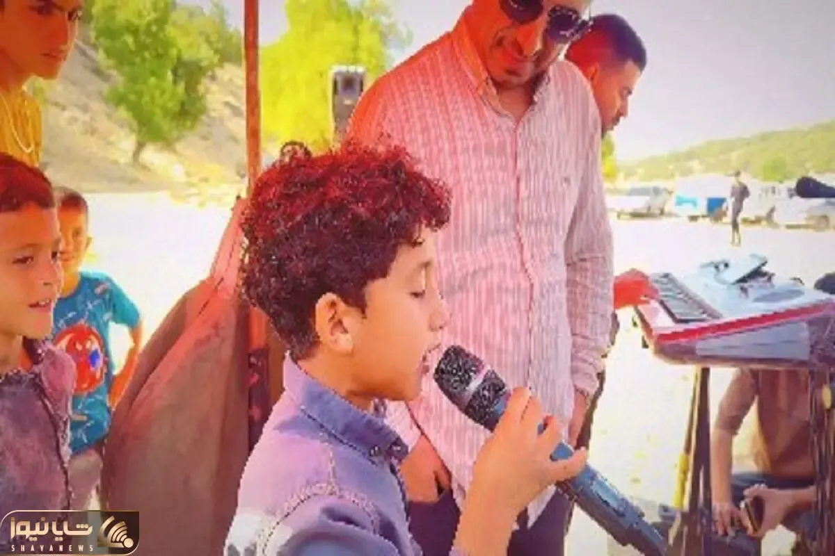 آواز اصیل؛ پسره هنوز بچست صداش جا نیفتاده ولی انقدر هنری میخونه قطعا خواننده آیندست
