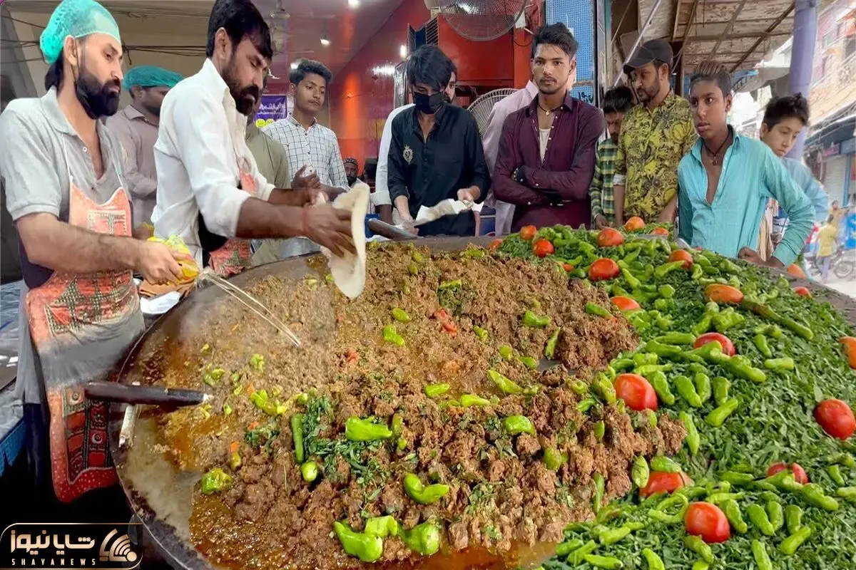 غذای خیابانی؛ خوراک گوشت چرب و چیلو پر فلفل این آشپز پاکستانی که روغن ازش چکه میکنه