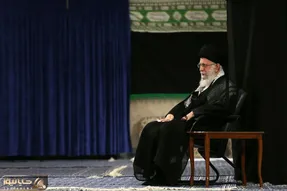 حضور رهبر معظم انقلاب در مراسم شب عاشورا در حسینیه امام خمینی