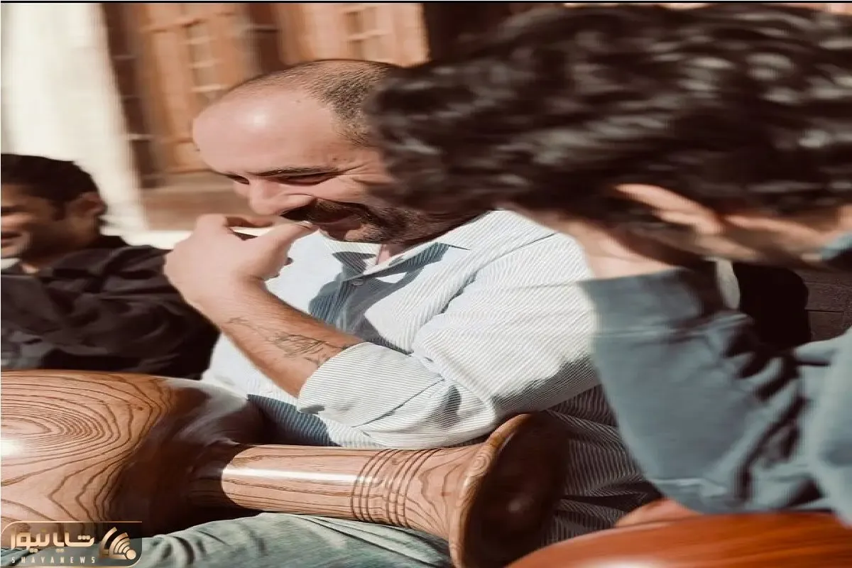 آواز شاد؛ این آقا از گروه ولشدگان بداهه کلمات میچینه یچی میسازه لبخند میاره لبت