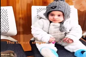 آواز شاد؛ نینی قبل از این که حرف زدن یاد بگیره شروع کرده آهنگ من درآوردی خوندن بامزه