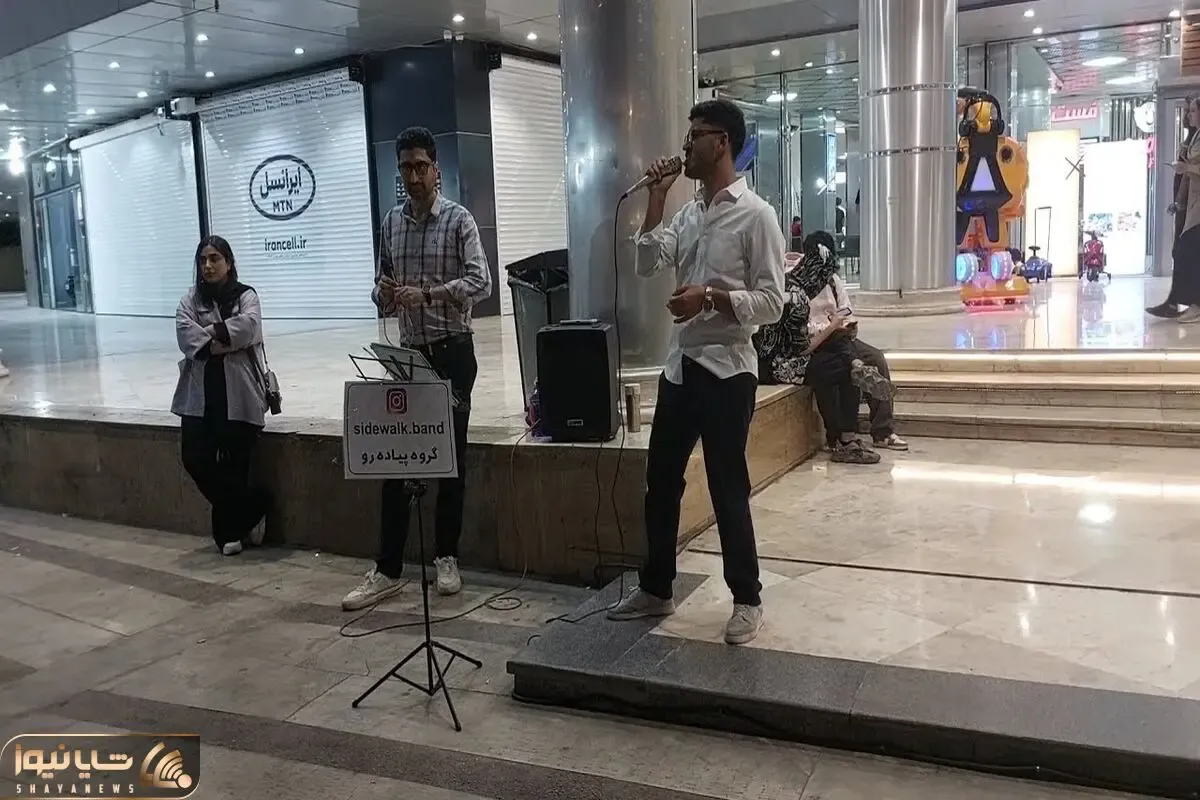 آواز خیابانی؛ ببینید این دوتا پسر جوان با اجرای جذاب شون چجور ملت رو به وجد میارن