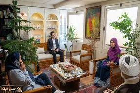 (عکس) دیدار همایون شجریان با روحانی مسئول به میان داری یک زن