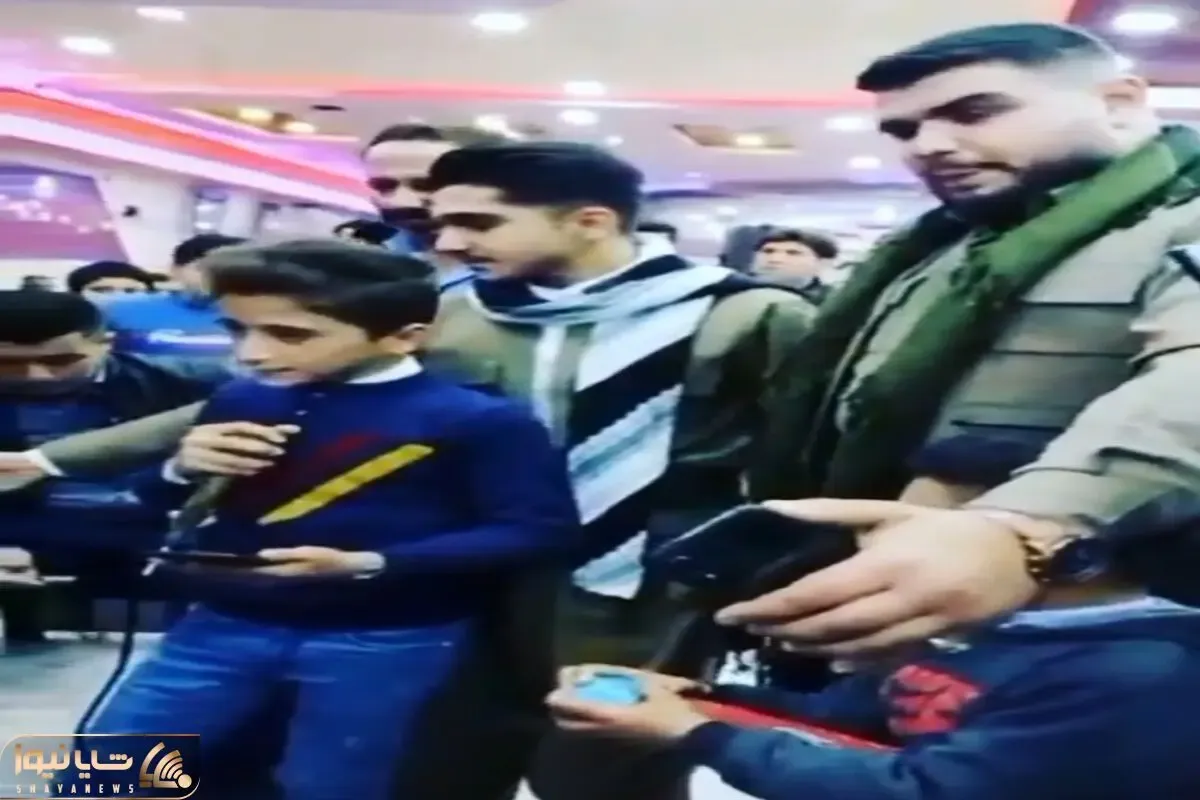 آواز محلی؛ پسربچه با صدای ملکوتی چنان کردی خوند همه بزرگان مجلس با افتخار نگاهش میکنن