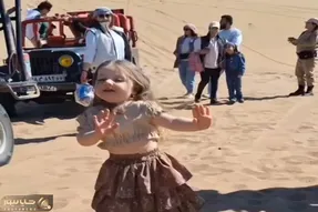 آواز شاد؛ دختره تازه تاتی یاد گرفته حالا تو کویر یجور با آهنگ چشم و دلوم روشنه رقصید