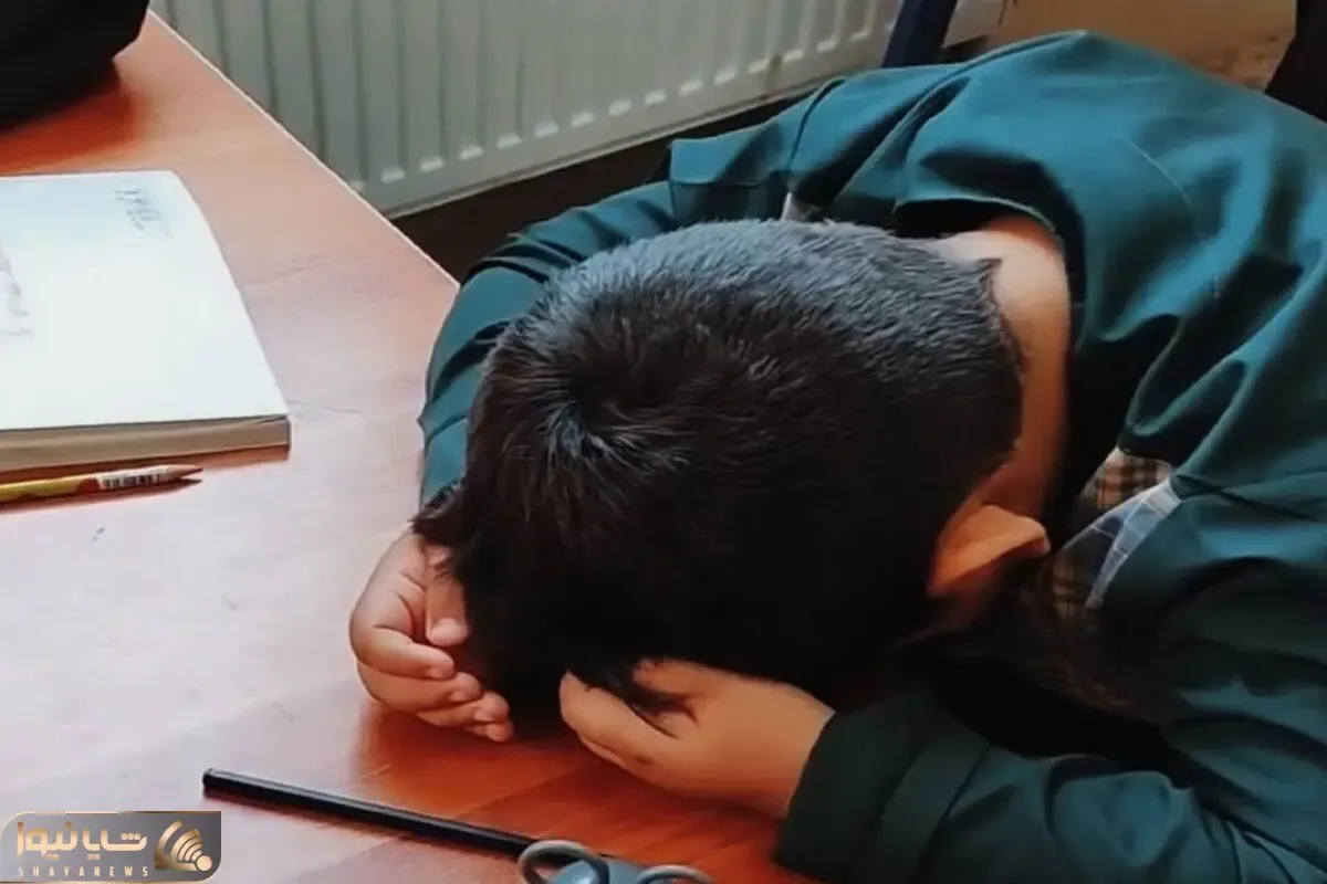 آواز محلی؛ معلم برای شاگردش که سر کلاس خوابیده آهنگ محسن لرستانی خوند بچه قاط میزنه