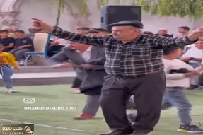 آواز شاد؛ پیرمرد تو عروسی یه رقص باباکرم رفت جوونا شرمنده شدن پیشش انقد منعطف و مستعد