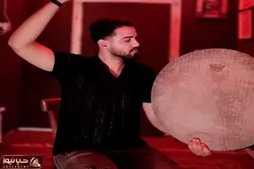 نوای جگرسوز؛ ایمان مهابادی مداحی بریم نجف رو با دف میزنه از اصلش اشک درار تر