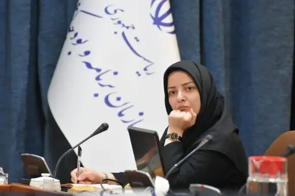 انتقاد سایت اصولگرا از خانوم وزیری
