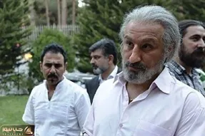 آواز احساسی؛ محسن تنابنده خودشو شکل خواننده ممنوعه کرد آهنگشو خوند صداش توپ پرومکسه