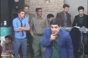 آواز ماندگار؛ آرون افشار دوران طفولیت عروسی خوانی میکرده فقط ژست مهمونا با آهنگ غمگین