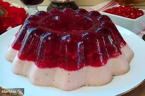 طرز تهیه ژله انار با کرم شیر واسه شب یلدا؛ ترفندهای جدا کردن دسر از قالب