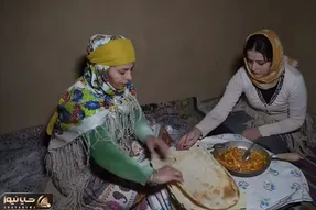 غذای خوش پخت دهاتی؛ دخترای خوش ذوق نون لواش و املت پختن که ببینی بدجور دلت میخواد