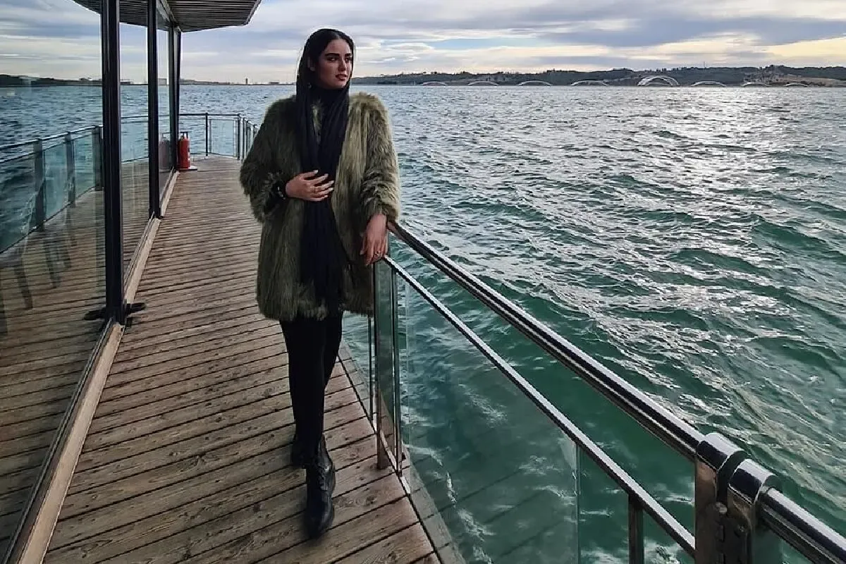 عکس جدید و لب آبی خانم بازیگر جوان