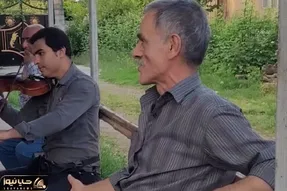 آواز شاد؛ پیرمرد دوستداشتنی تو جمع رفقاش آهنگ نیر نیر رو میخونه و میرقصه ایولا داره
